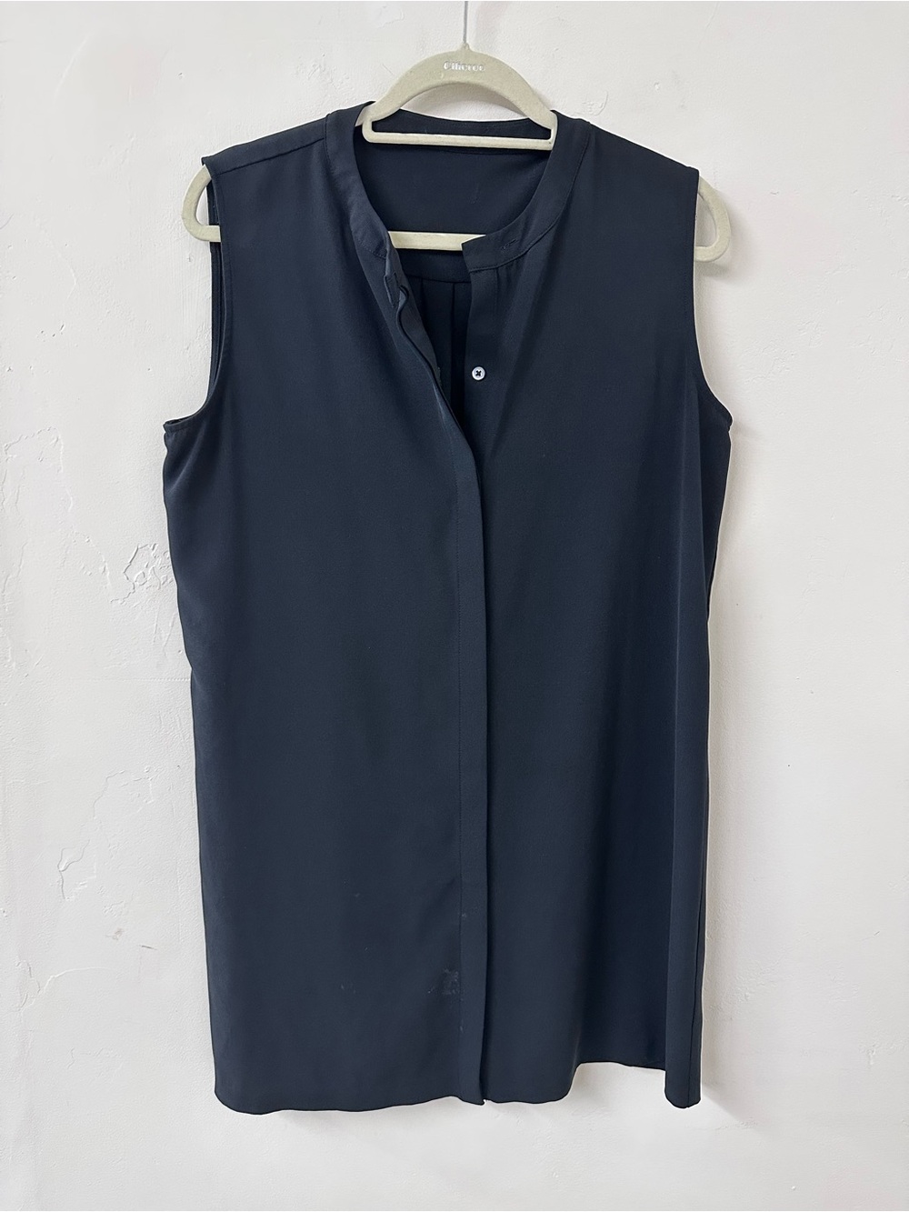 Source Unknown Black Sleeveless V-Neck Tunic Camisole